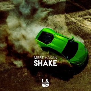 کاور آهنگ Shake از بیس دار مرت هاکان